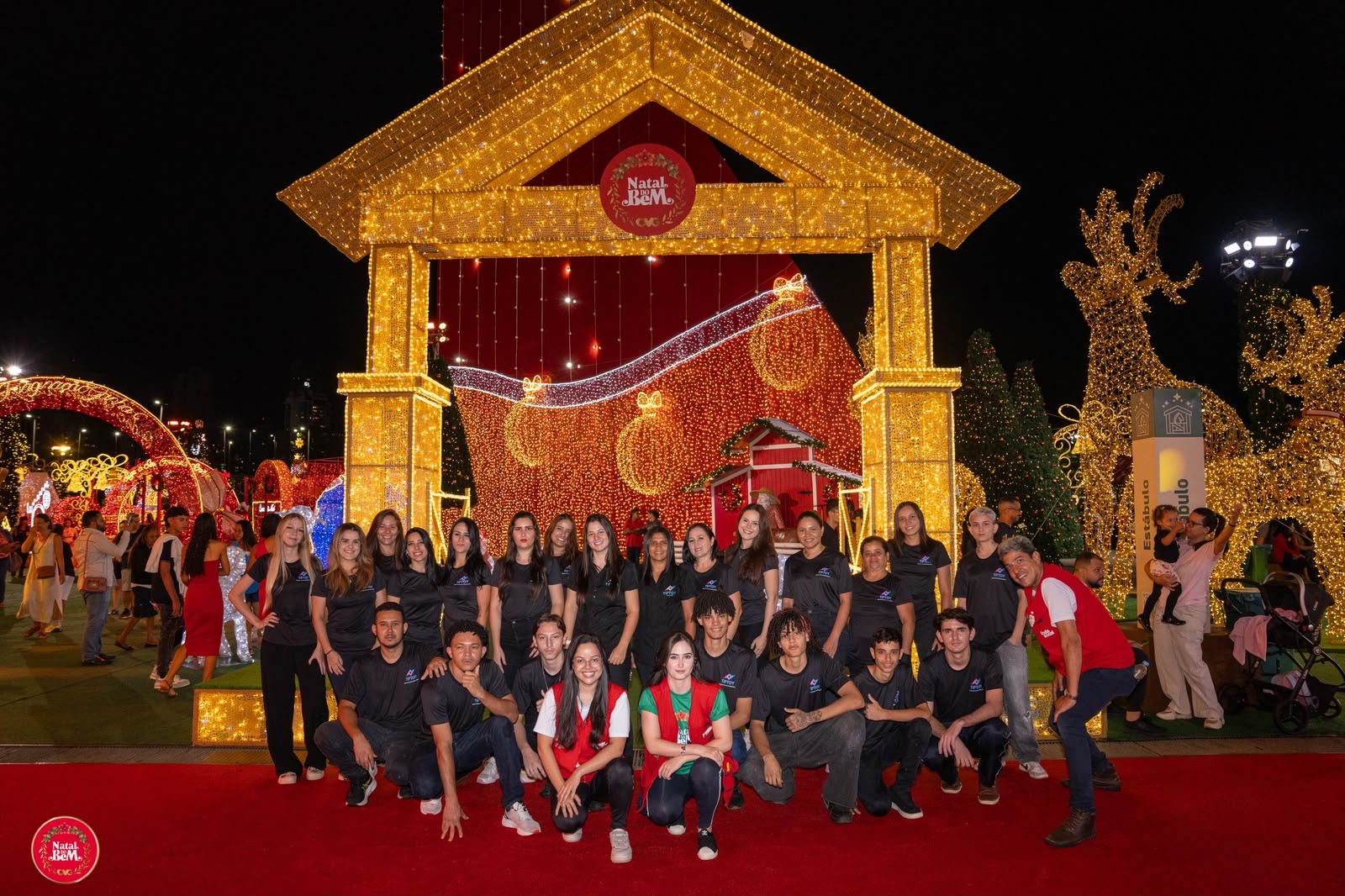 Equipe TipToy Locações uniformizada no evento Natal do Bem em Goiânia